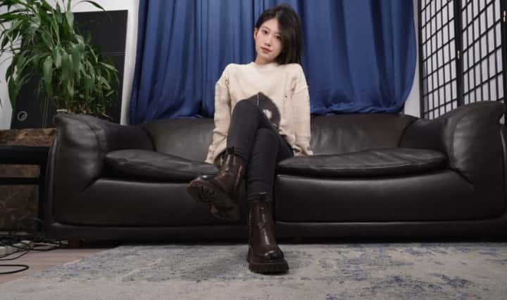 [光脚玉足视频] A&F 067-小美女吴花果展示皱摺nen脚